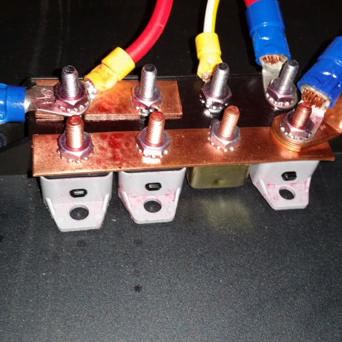 GLOSO E511 Auto (T1) Reset Stud Type Circuit Breakers, No Bracket (5A-50A)