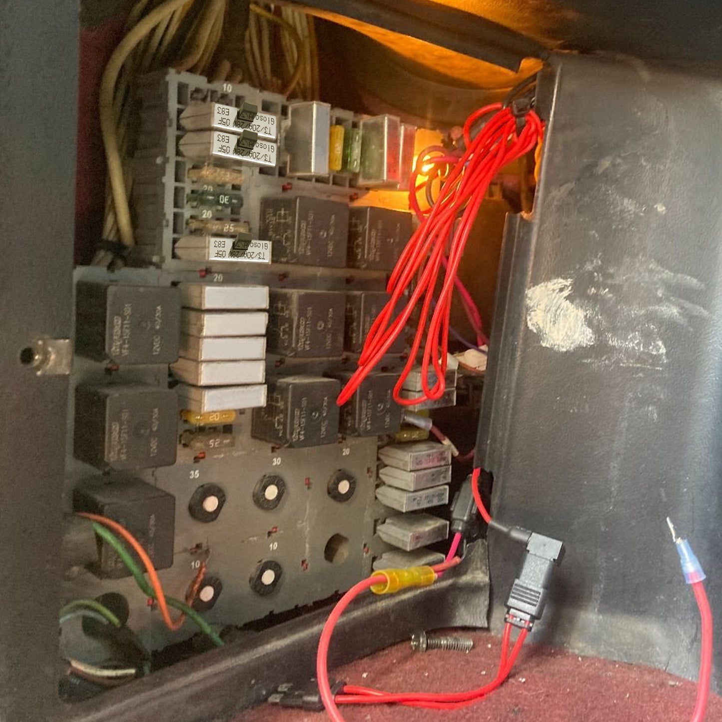 GLOSO E83 Long ATC/ATO Terminal (with dimple) Circuit Breakers, T3 Manual Reset (10A-60A)
